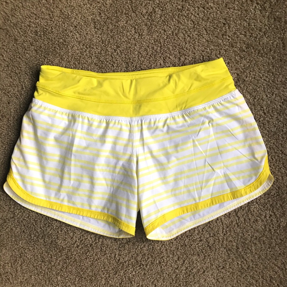 Lululemon Groovy Run Short Sz 6 - Picture 5 of 8
